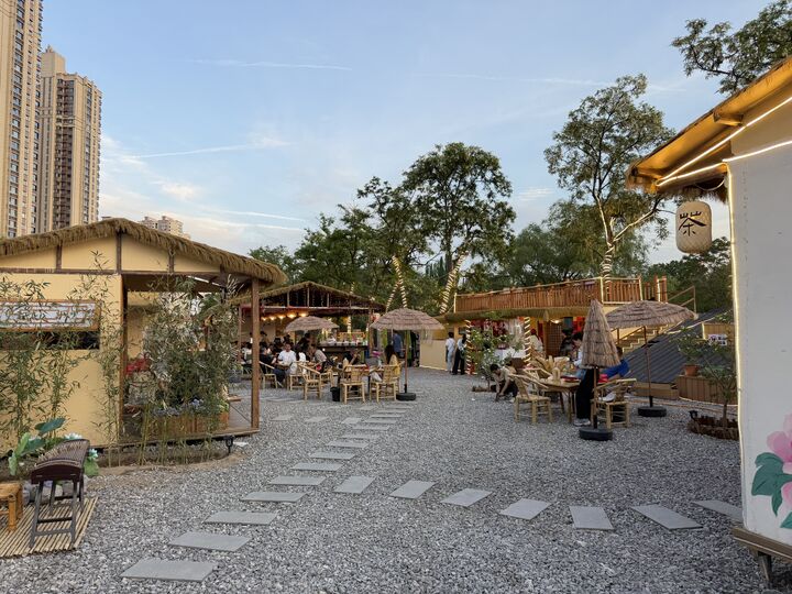 Outdoor restaurant